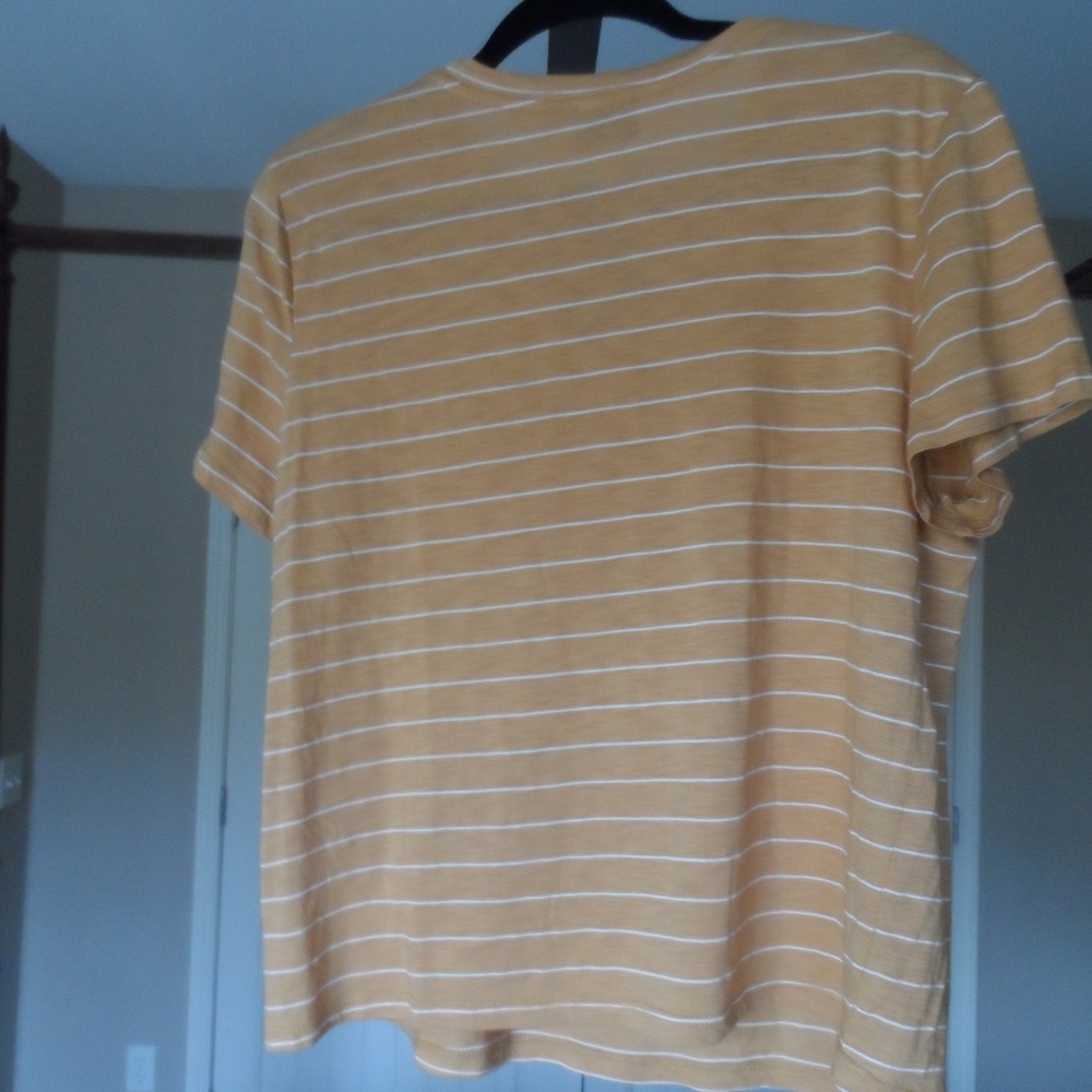 Mama Knows Best graphic tee - Picture 2 of 3